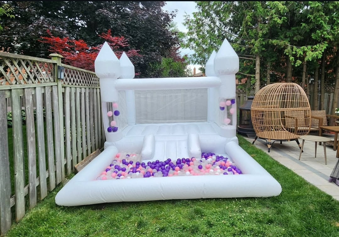 10ft White Balloon Pillar Bounce House with Ballpit